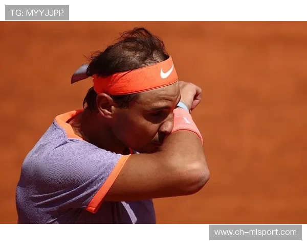 纳达尔抽球甩出完美弧线