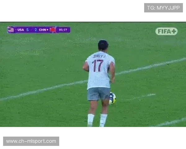 足球冷射贴地钻入死角，全场爆炸