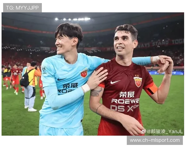 颜骏凌连续扑出巴尔加斯两记近距离必进球